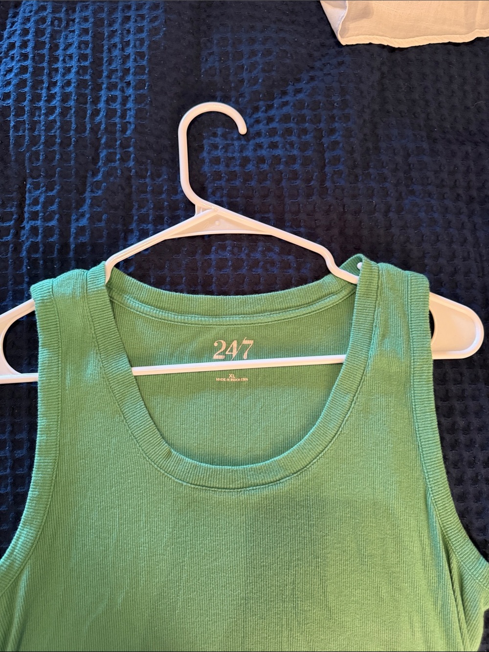 Essentials Emerald Green Scoop Neck Tank - Picture 4 of 4